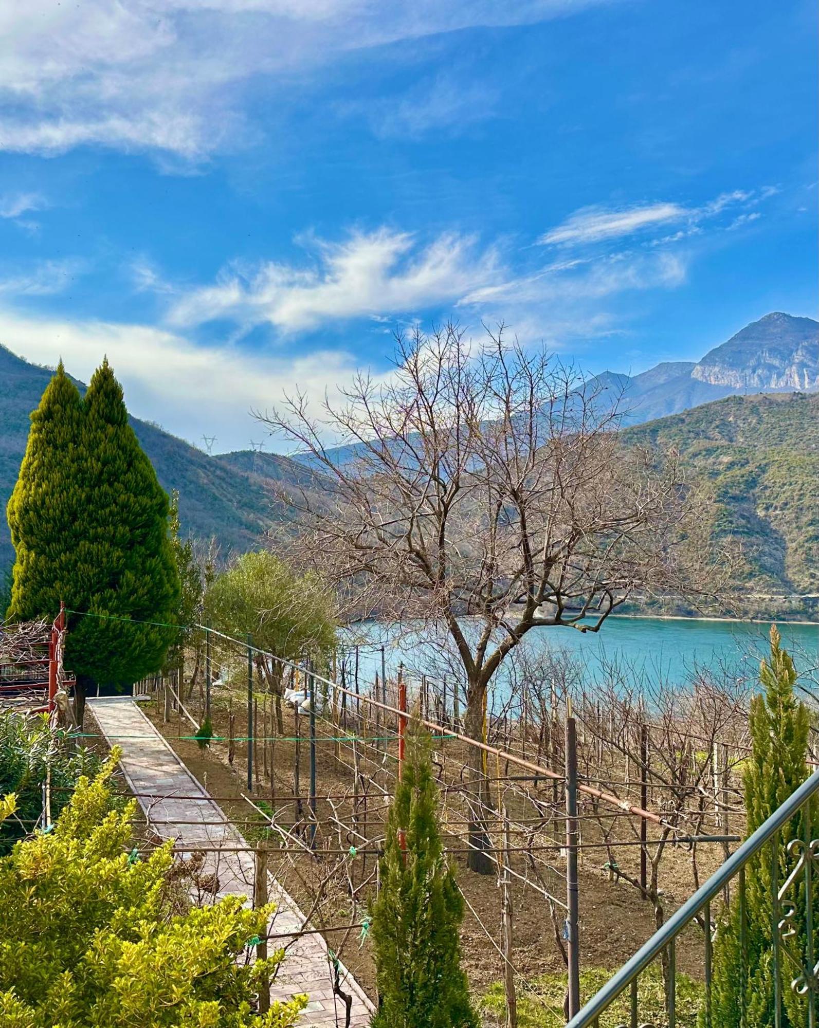 Lakeview Escape Koman 外观 照片